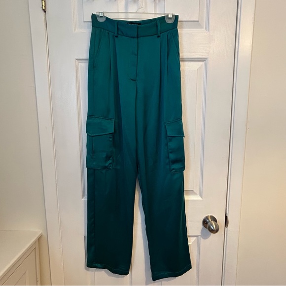 Dynamite Izabel High-Waist Wide-Leg Silky Cargo Pants - Teal - Picture 7 of 7